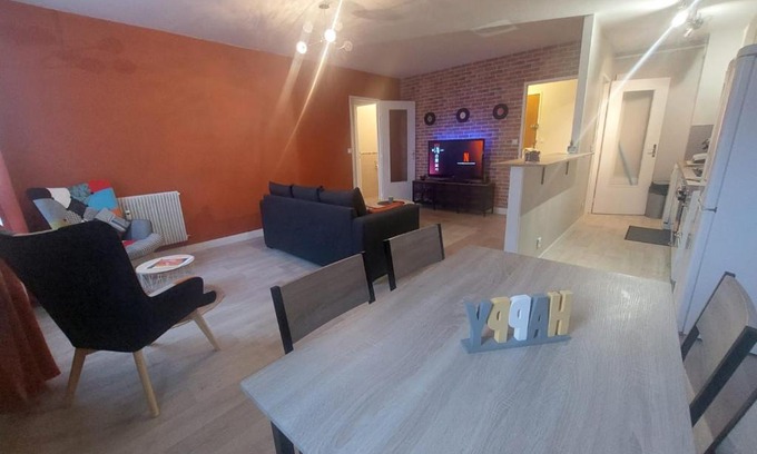 Beauvais Apartment | Appartement 5 personnes 52m2 avec Grand Salon et 1 chambre proche aéroport et gare
