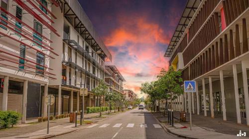 Cayenne Apartment | Appartement Cayenne Chic Design Élégant en Bois Tropical