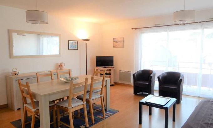 Perros-Guirec Apartment | Appartement central avec WIFI, 2 chambres, vue mer, parking privé à Perros-Guirec - FR-1-368-114