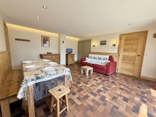 Praz-sur-Arly Apartment | Appartement cosy au cœur de Praz-Sur-Arly - 5 pers, proche centre et pistes, parking et casier ski - FR-1-603-35