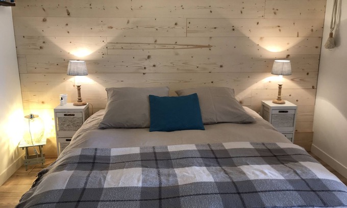 Collonges Apartment | Appartement Cosy Avec Petit Jardin et Parking