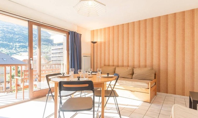 Briancon Apartment | Appartement fonctionnel 2 pièces avec parking, centre Briançon - FR-1-330C-60