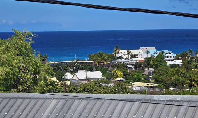 Carosse Apartment | Appartement La Terrasse - Magnificent view of Saint-Gilles les Bains