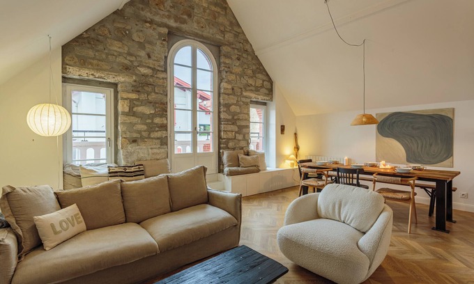 Saint-Jean-de-Luz City Center Apartment | Appartement Mer et Pierres - Welkeys