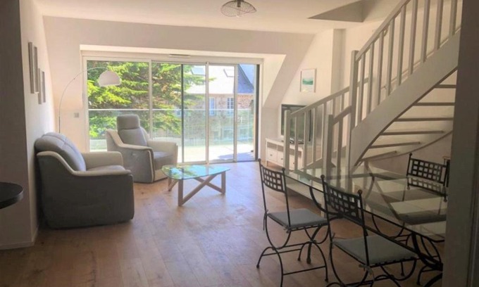 Perros-Guirec Apartment | Appartement Perros-Guirec, 4 pièces, 8 personnes - FR-1-368-253