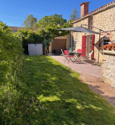 Le Poire-sur-Vie Apartment | Appartement pierres apparentes