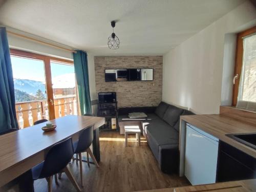 Station de Drouzin le Mont Apartment | Appartement Portes du Soleil à Le Biot avec ménage et WIFI inclus
