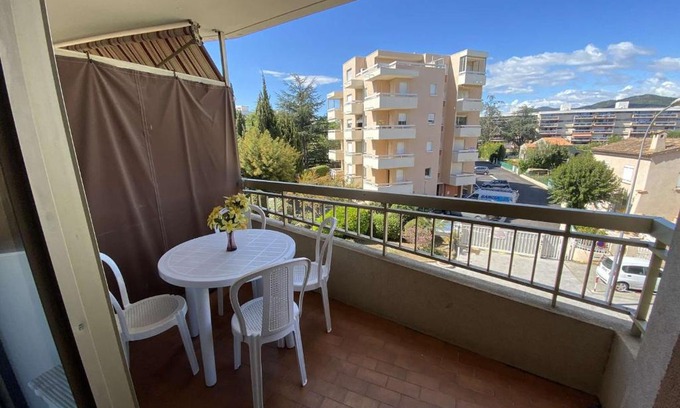 Sainte-Maxime City Centre Apartment | Appartement Sainte-Maxime, 1 pièce, 4 personnes - FR-1-226-303