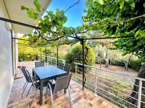 Nyons Apartment | Appartement spacieux dans maison bourgeoise avec grande terrasse et jardin privatif ombragé, à 10 min à pied du centre-ville