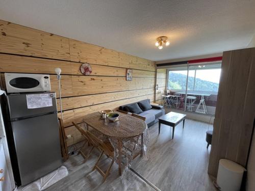 Laveissiere Apartment | Appartement T2 cabine avec balcon, accès piste, parking, animaux bienvenus - FR-1-787-69