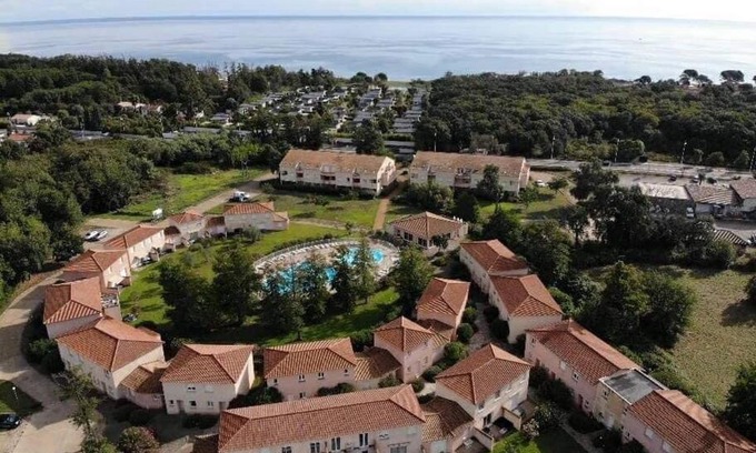 Santa-Maria-Poggio Apartment | Appartement tout confort 2-4 pers 500 m de la plage avec piscine et wifi