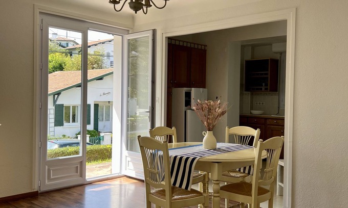Ciboure Apartment | Appartment with sea view terrace located on the ground floor of a Basque house