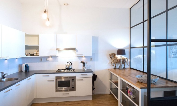 Vissershaven Apartment | Appealing Apartment in Den Haag with Balcony