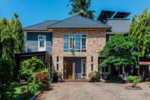 Mwananyamala Apartment | April House - Modern 3-Bed All-Ensuite Home in Victoria, Dar es Salaam