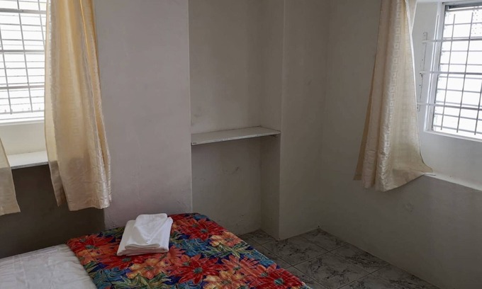 Blue Waters Apartment | Apt 5. Beautiful 2 bedroom apartment, close to restaurants and Accra beach.