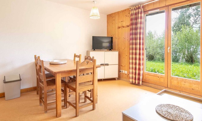 Saint-Sorlin-d'Arves Apartment | Apt 5 ppl, mountains view, heated pool