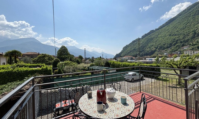 Dongo Apartment | Apt Rigoletto, garden, air conditioning - Larihome A69