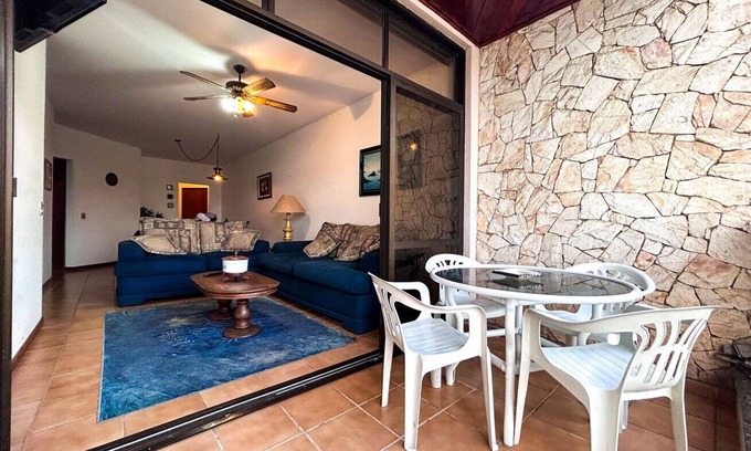 Jardim Tejereba Apartment | Apto a 230m da Praia da Enseada no Guarujá/SP