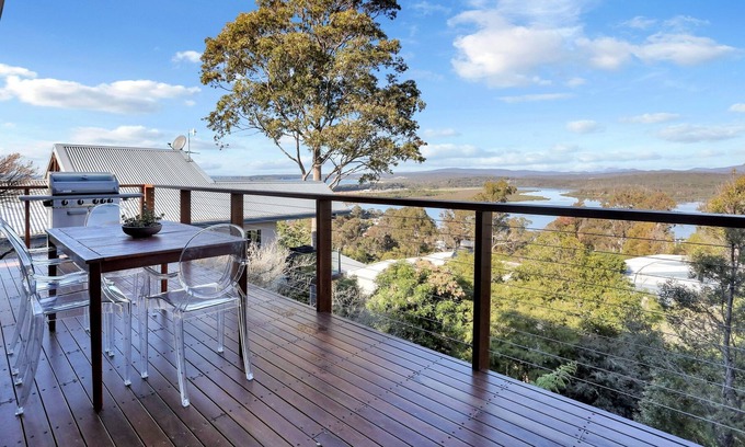 Merimbula House | Aqua La Vista - 4 Bedroom 3 Bathroom - Pet friendly house with views - 5+ nights