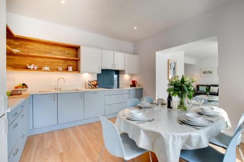 Porthcurno Apartment | Aquarius