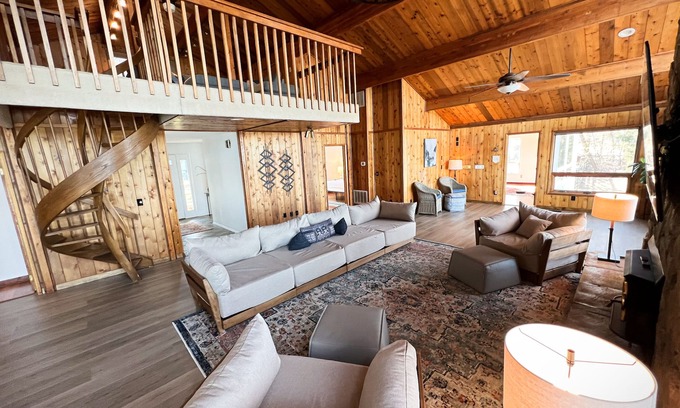 Stafford House | Aquia Creek Lodge - Quantico Graduation Home