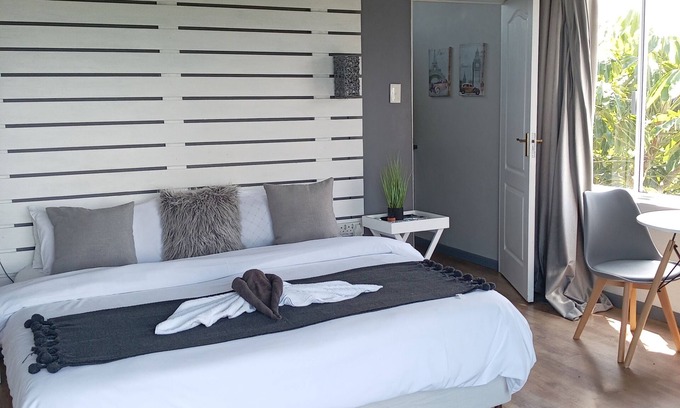 Beacon Bay House | Arbour Lodge