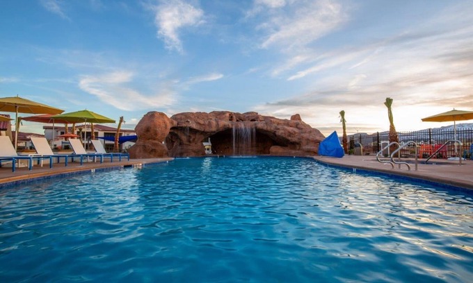 Santa Clara House | Arcadia 28/29 | Sleeps 40! 10 Bedrooms * 2 Private Hot Tubs * Pool Table * Ping