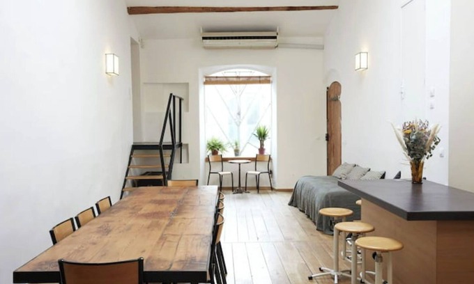 Opera Apartment | ARCHITECT-DESIGNED LOFT ON THE OLD PORT