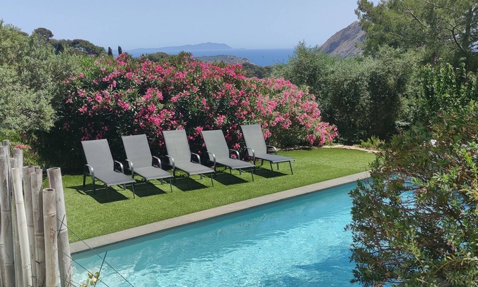 La Ciotat Villa | Architect-designed villa with sea view and pool at the gateway to the calanques park
