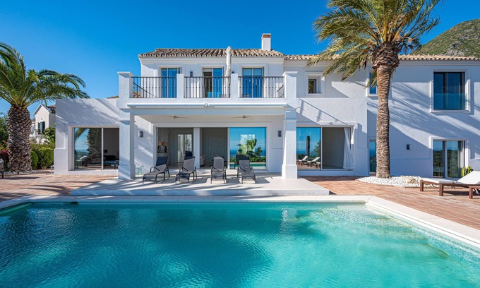 Istan Villa | Architect designed villa with amazing views - 10 minutes to Puente Romano resort