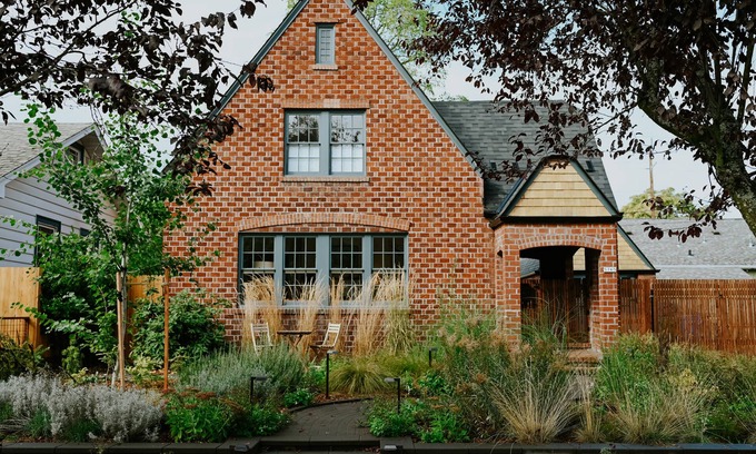King House | Architect's Contemporary Cottage