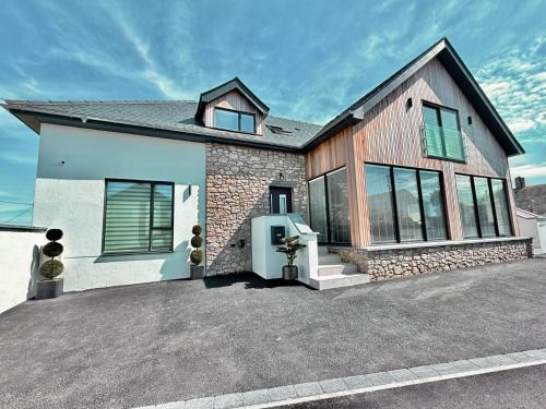 Rhosneigr House | Ardwyn