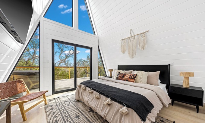 Fredericksburg House | ARES Treehouse Fredericksburg
