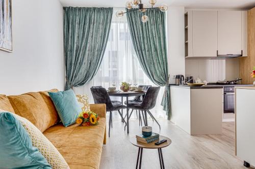 Arad Apartment | ARI Sunshine - Elegant Apartments with Balcony & Free Parking