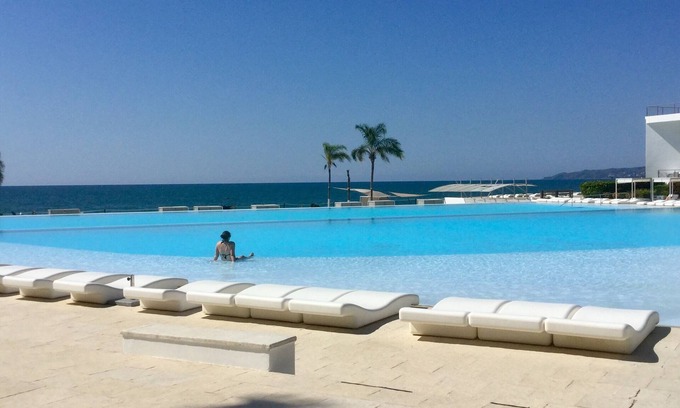 Flamingos Condo | ARIA FLAMINGOS OCEAN FRONT CONDOnWAKE TO THE SOUNDS OF THE SEA