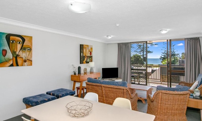 Coolangatta Apartment | Aries Unit 5