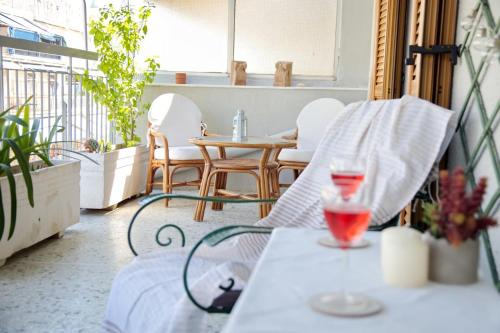 Agios Panteleimonas Apartment | Aroura Homes 2BR Central Balcony Apt Metro