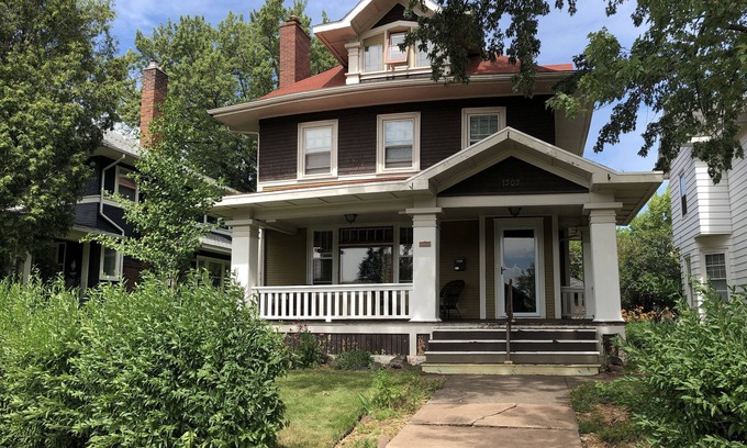 Superior House | Arris House - Historic elegance. Modern conveniences. Chair Lift for Mobility.