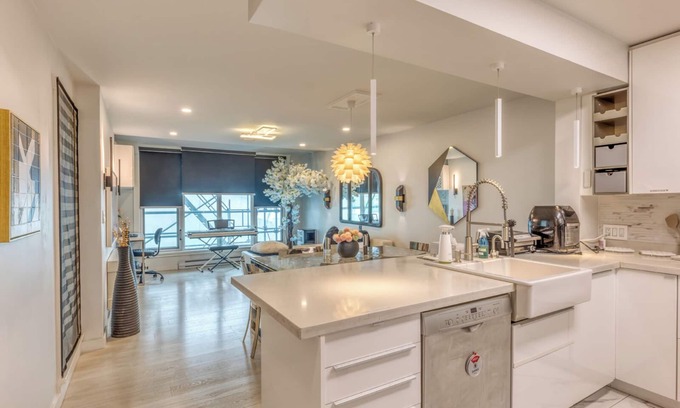 East Side Condo | Art Deco Broadway Bedroom (with Shared Common Area)