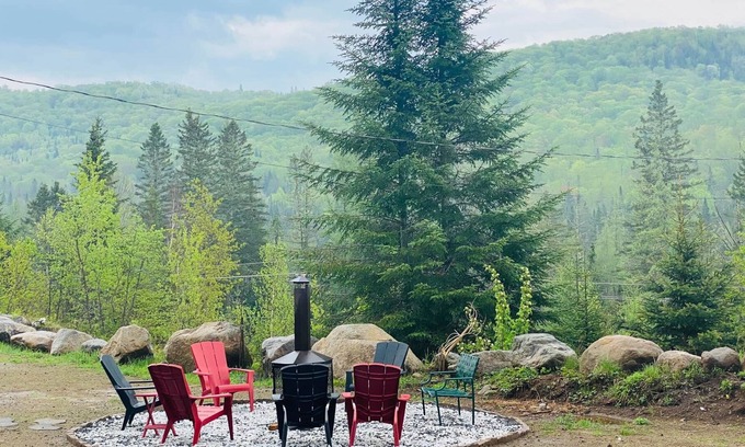 Lantier House | Artemis Log Cabin with Spa & Mountain View