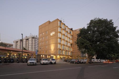 Ellis Bridge Hotel | Artilla Inn