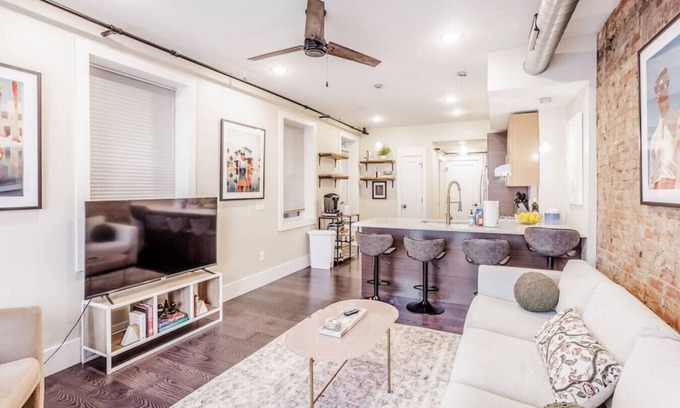 Over-the-Rhine Condo | Artist's Gallery Downtown 2B/2Bath Condo