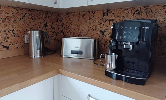 Bouvet Island Apartment | Arundel Central Apartment with rare parking. Pet Friendly.