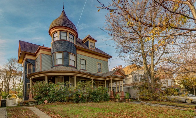 Asbury Park House | Asbury Park 4 blocks from Beach 10 Adult season beach passes at house.