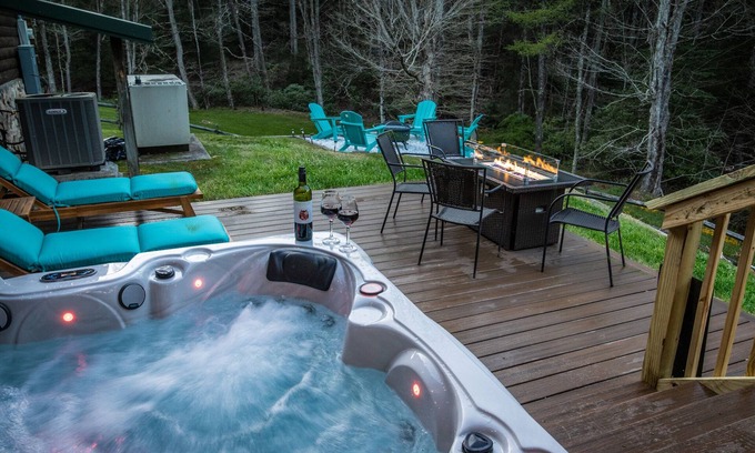 Mount Nebo Cabin | Ascension Cabin - huge yard, hot tub, above stream