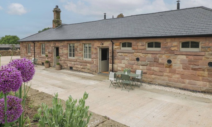 Whatstandwell House | ASH COTTAGE - FOLD YARDS, romantic, with open fire in Alderwasley