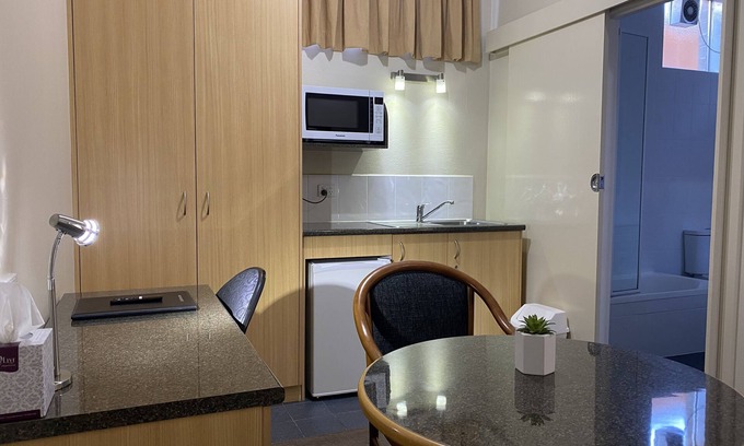 Tumut Hotel | Ashton Motel