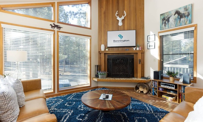 Sunriver House | ASHW04 - Relax & Recharge in Sunriver | Retreat w/Hot Tub, A/C & Bikes