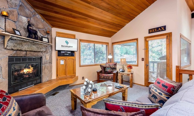 Sunriver House | ASHW05 - Charming Home, A/C, Hot Tub, Bikes