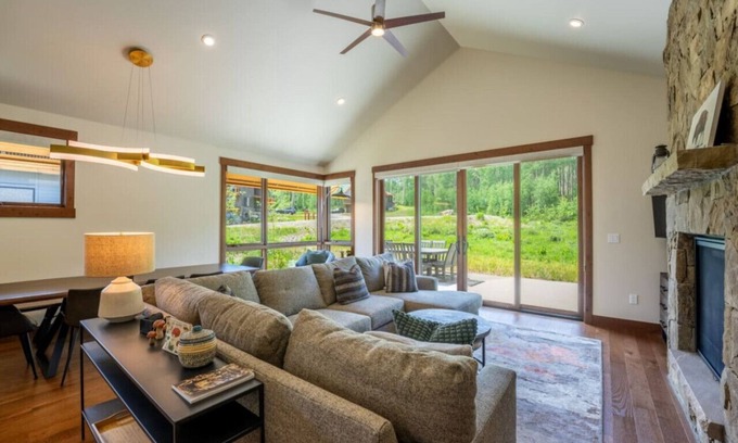 Silverthorne House | Aspen Aerie - Luxury Rental, Backs to National Forest